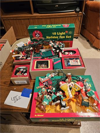 Mixed Looney Toons Christmas Lot: Lights / Ornaments & More