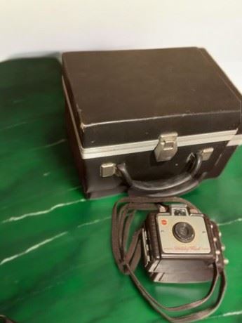 Vintage Kodak Brownie Holiday Flash Camera With Vintage Vinyl Case