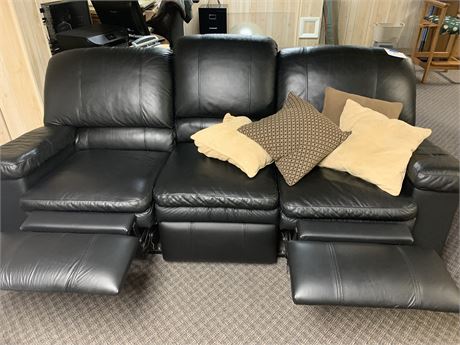 La-Z-Boy Black Leather Double Reclining Sofa/Couch Includes 4 Throw Pillows