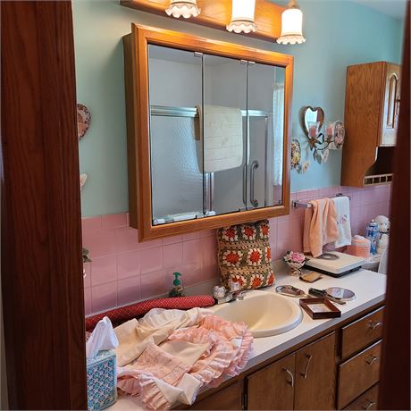 Bathroom Cleanout:Scale/Decor/Linens & More