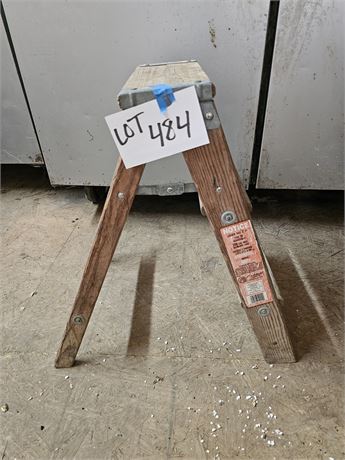 2ft Wood Step Ladder