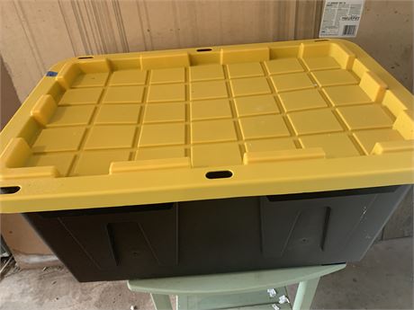 27 Gallon Commander Heavy Duty Storage Tote