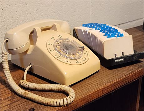 Vintage Rotary Phone & Rolodex