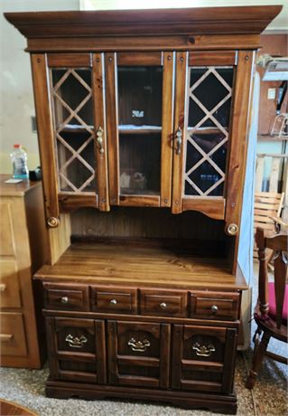 China Cabinet/Hutch