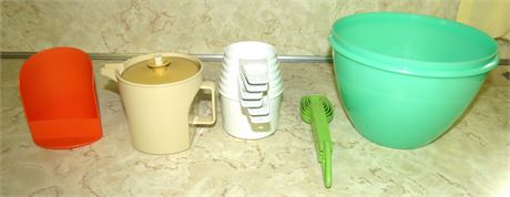 Tupperware Measuring Cups, Spoons, Etc