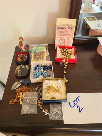 Mixed Religious Lot: Rosaries / Metals & More