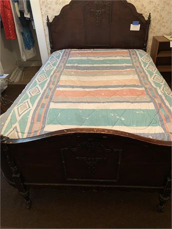 Antique Dark Wood Bed With Full Size Mattress and Box Springs & Quilt/Comforter