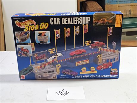 Hotwheels Sto & Go Car Dealership NEW IN BOX