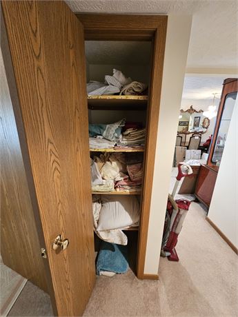 Closet Cleanout: Mixed Size Table Cloths / Sheets / Towels & More