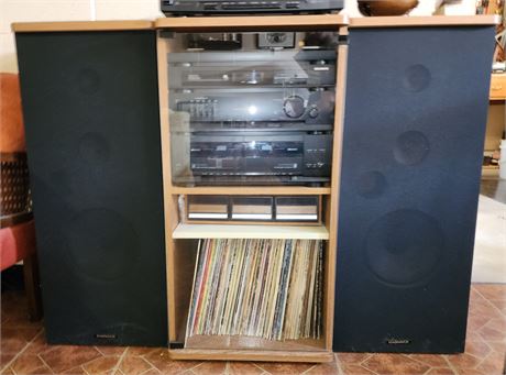 2 Magnavox Speakers