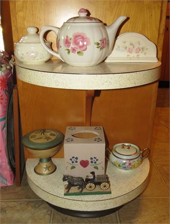 Mixed Lot: Tea Pots, Pfaltzgraff, etc