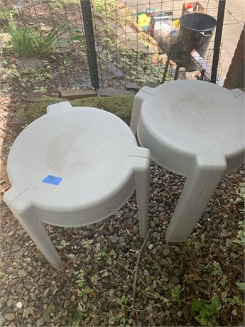 White Rubbermaid Plastic Outdoor Tables Set Of 2