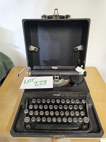 Vintage Black Royal Typewriter