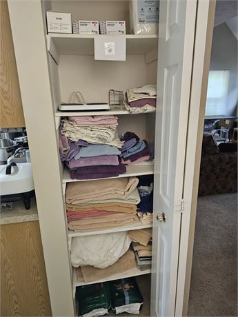 Closet Clean Out: Bath Towels, Hand Towels, Pillow Cases, Queen Sheets, Scale