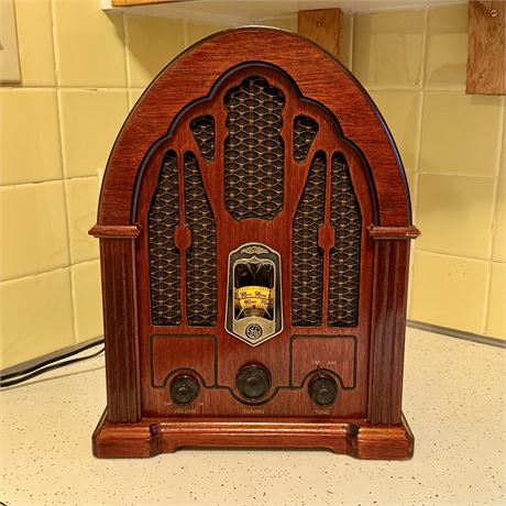 General Electric Cathedral Replica AM/FM Radio Model 7-4100JA - Working