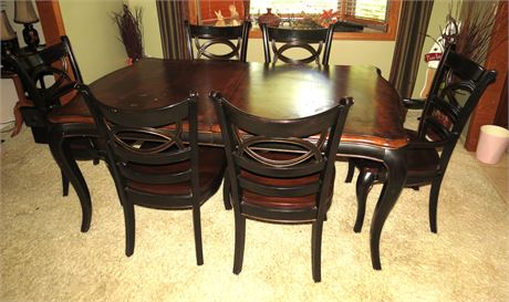 Dining Room Table and 6 Chairs