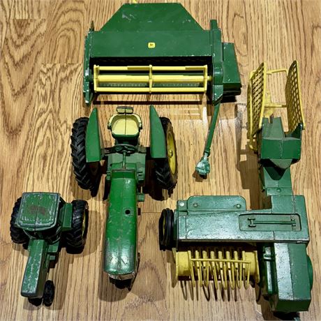 John Deere Metal Tractors (Lot 1)