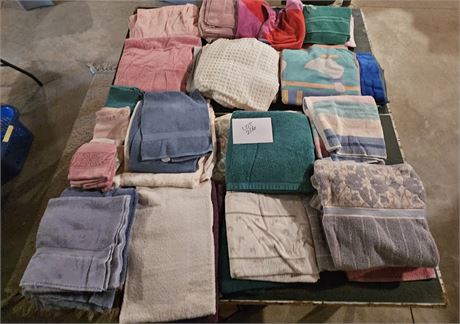 Mixed Bathroom Towel Lot: Different Colors & Sizes