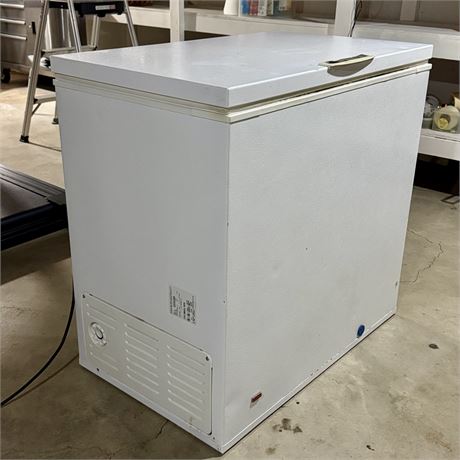 Frigidaire Heavy Duty Compact Freezer Chest - Model FFC07C3AW8