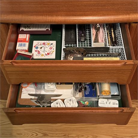 Hutch Lower Center Drawers (4) Cleanout