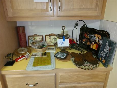 Kitchen Decor Lot: Wall Clocks/Butterfly Theme Items/Tole Tray & Much More