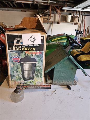 Outdoor Lot:Electric Bug Killer / Birdhouse & Vintage Sprayer