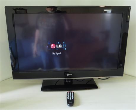 LG 32' TV With Remote