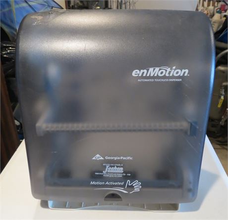 enMotion Automated Touchless Towel Dispenser
