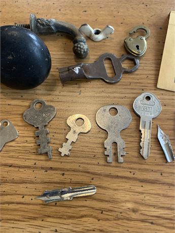 Misc Keys & Hardware Lot