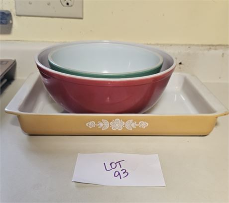 Vintage Pyrex Red & Green Mixing Bowls & Pyrex Harvest Gold Baking Dish