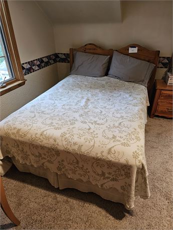 Broyhill Queen Size Bed with Wood Headboard