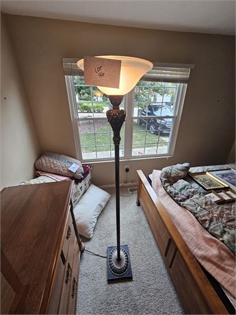 Floor lamp With Frosted Shade