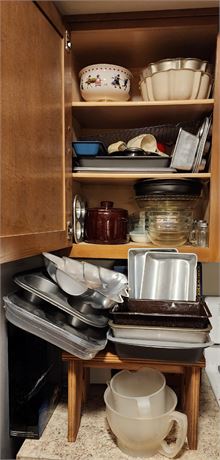 Cupboard Clean-Out ~ Bakeware