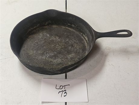 Cast Iron Favorite Piqua #8 Skillet