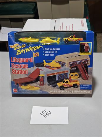 Hotwheels Sto&Go Baywatch Playset NEW IN BOX