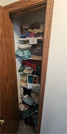 Closet Cleanout- Bath & Hand Towels, Dish Cloths, Pillowcase's & Sheets