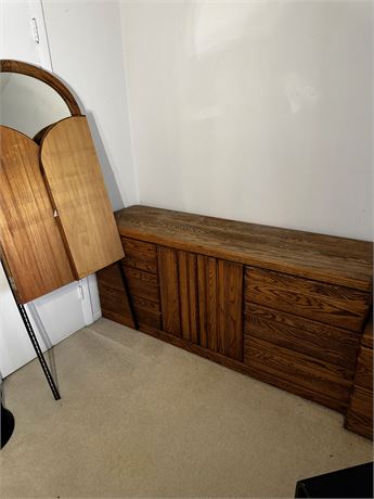 Dresser With Trifold Mirror