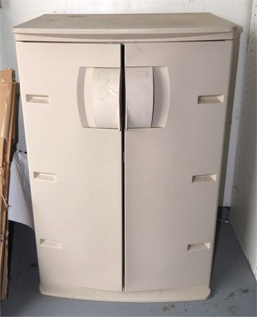 Small Rubbermaid Cabinet