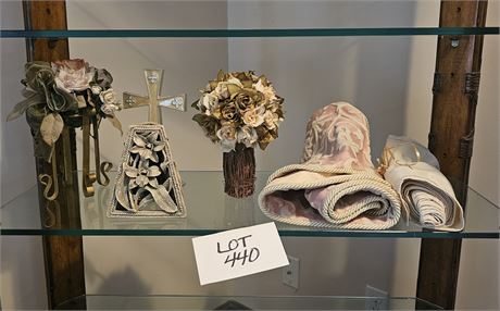 Mixed Home Décor Lot Includes Table Runner, Faux Flowers, And More.