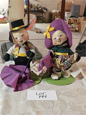 1998 Annalee Limited Edition "Victoria & Victor" Bunny Dolls