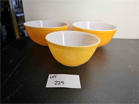 Pyrex Orange-Yellow Mixing Bowl Set