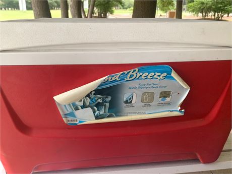 Red & White Igloo Island Breeze CoolerW/Carrying Handles & Cool Riser Technology