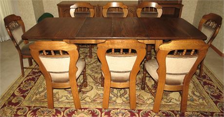 Oak Dining Room Table, 8 Chairs, 2 Leafs