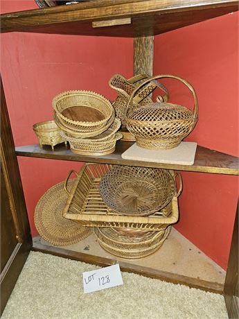 Mixed Basket Lot: Bread Bowls / Decorative Napkin & More