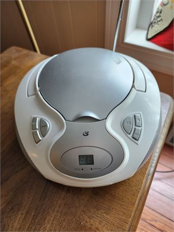 GPX Brand CD Player w/AM FM Radio