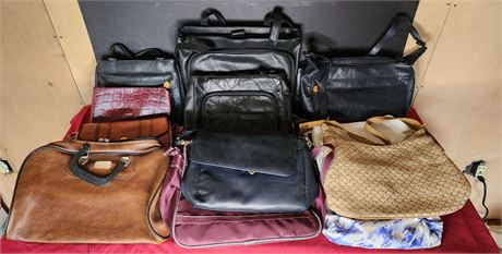 Large lot of handbags, bags