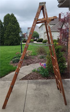 8' Wood Step Ladder