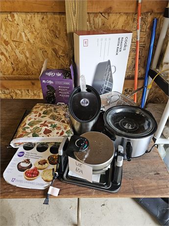 Mixed Kitchen Lot- Cooks Waffle Maker, Crock Pot, Roaster & More