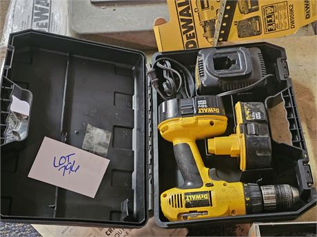 Dewalt 18V Cordless Drill with Battery / Charger & Case