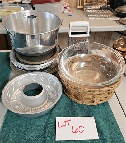 Mixed Baking Lot - Pie Pans / Mold & More